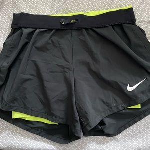 NIKE SHORTS